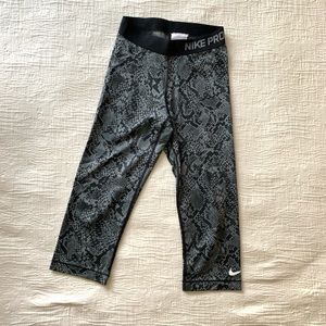 Nike Pro Cropped Snake Print Active Leggings